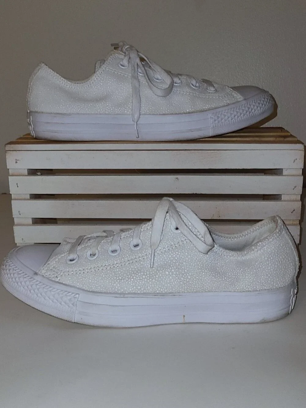 CONVERSE Chuck Taylor All Star Ivory Leather Stingray Sneakers, Size 8